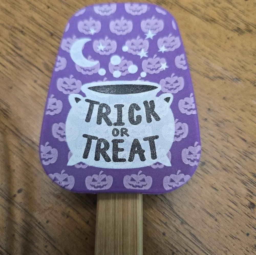 Trick Or Treat Spatula And Whisk 2 Piece Set NEW Halloween Cauldron